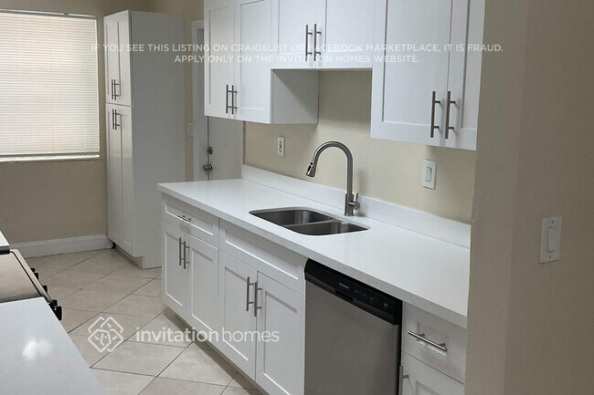 Building Photo - 10221 Dolphin Rd