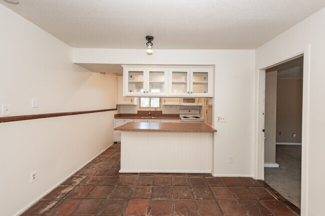 Building Photo - 2448 S Engler Ave