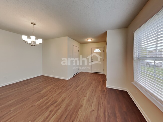 Building Photo - 842 Littleton Dr