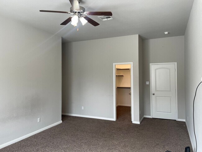 Building Photo - 4 BEDROOM NEAR STILLHOUSE HOLLOW LAKE