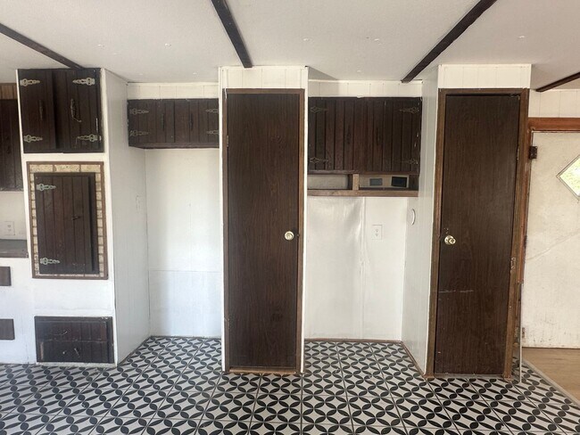 Building Photo - 450 Harmon Ln