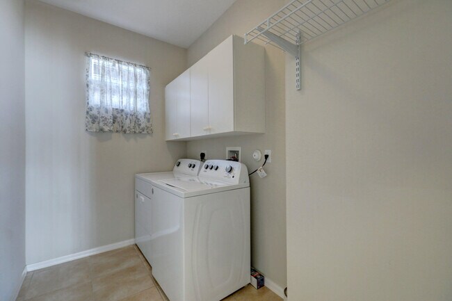 Building Photo - 9516 SW Flowermound Cir