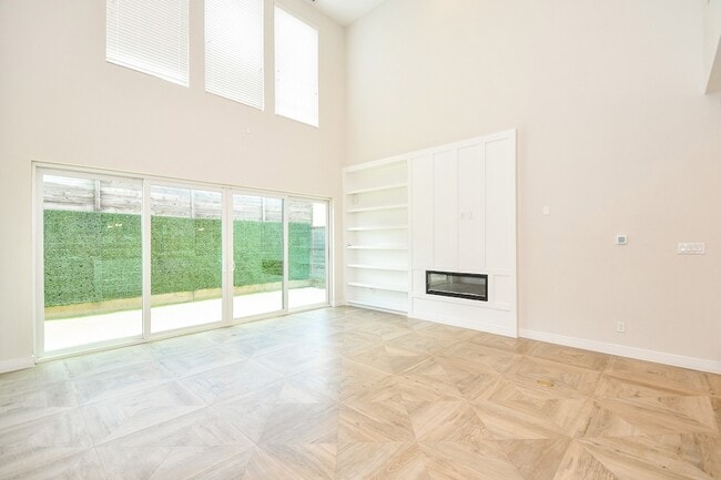 Building Photo - 2315 Peckham St