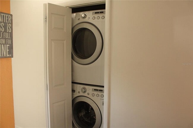 Building Photo - 5062 Live Oak Cir