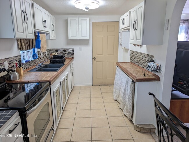 Building Photo - 231 5th Way