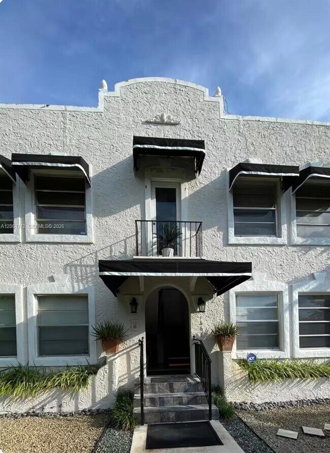 Building Photo - 1661 SW 13th St