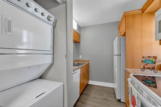 Building Photo - 908 Twin Lakes Dr
