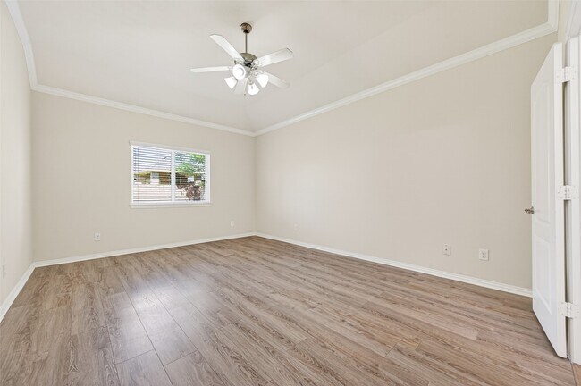 Building Photo - 24634 Lakecrest Creek Dr