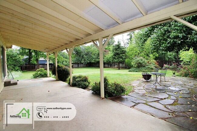 Building Photo - 2390 North Dr