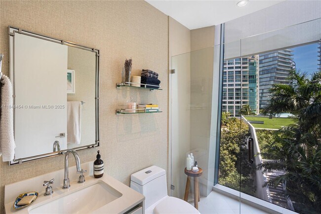 Building Photo - 2831 S Bayshore Dr