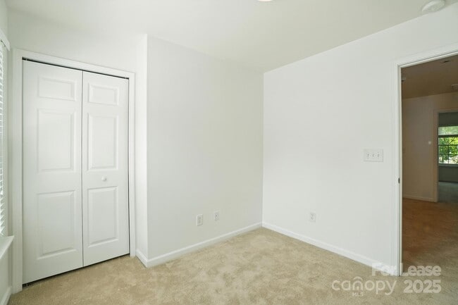 Building Photo - 15554 Stronvar House Ln
