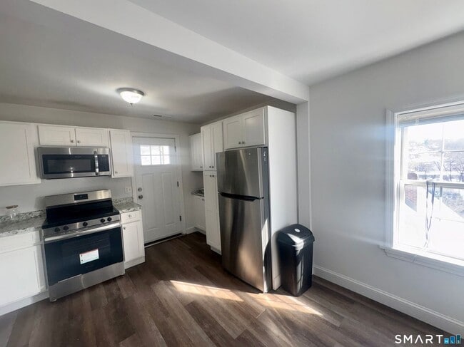 Building Photo - 22 Brewster St