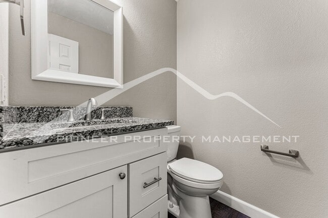 Building Photo - Single Family Home with 2 Car Garage and Central Air!
