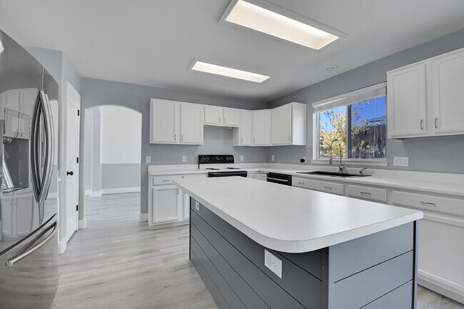 Building Photo - $3,040.95 - 3 Bed, 3-Bath Home in Aurora with In Unit Laundry and Central AC