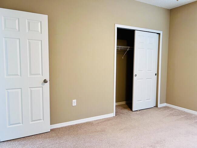 Building Photo - 537 Red Rose Ln
