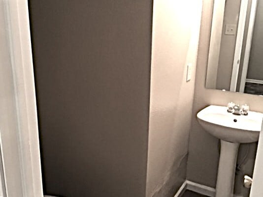 Building Photo - 991 Ravine Dr