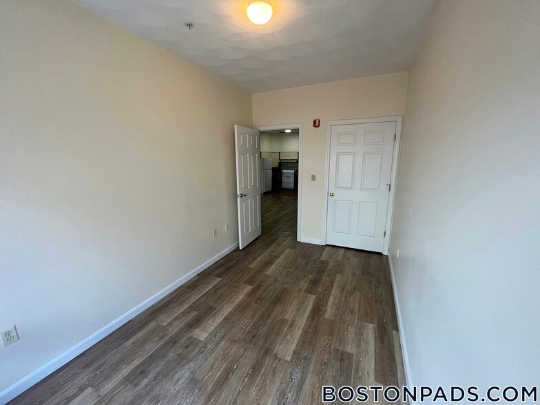 Building Photo - 81 Essex St