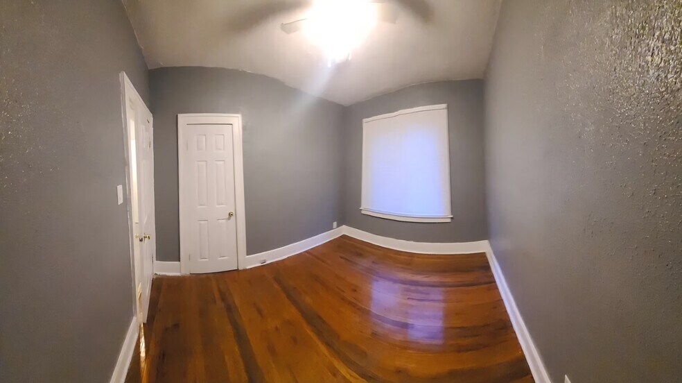 Building Photo - 2310 Pasadena St