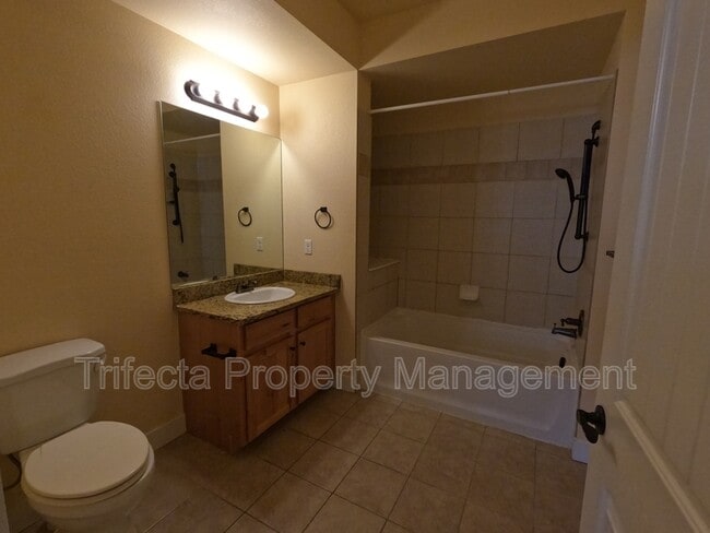 Building Photo - 2445 Windrow Dr