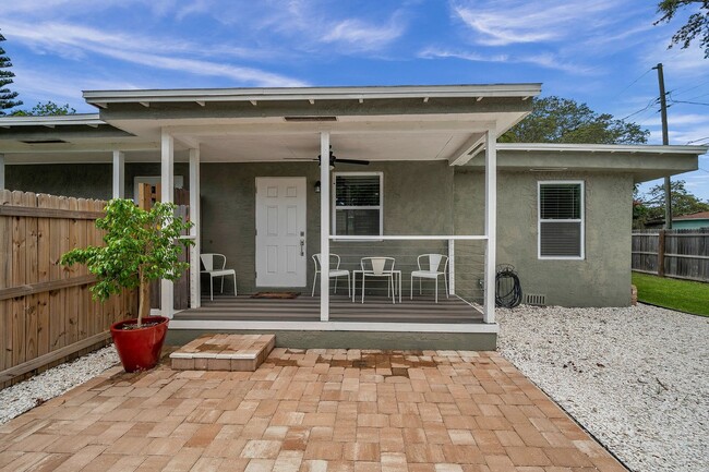 Primary Photo - Charming Two-Bedroom Home with a Fenced Ba...