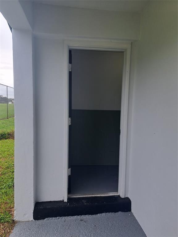 Building Photo - 980 SW 76th Ave