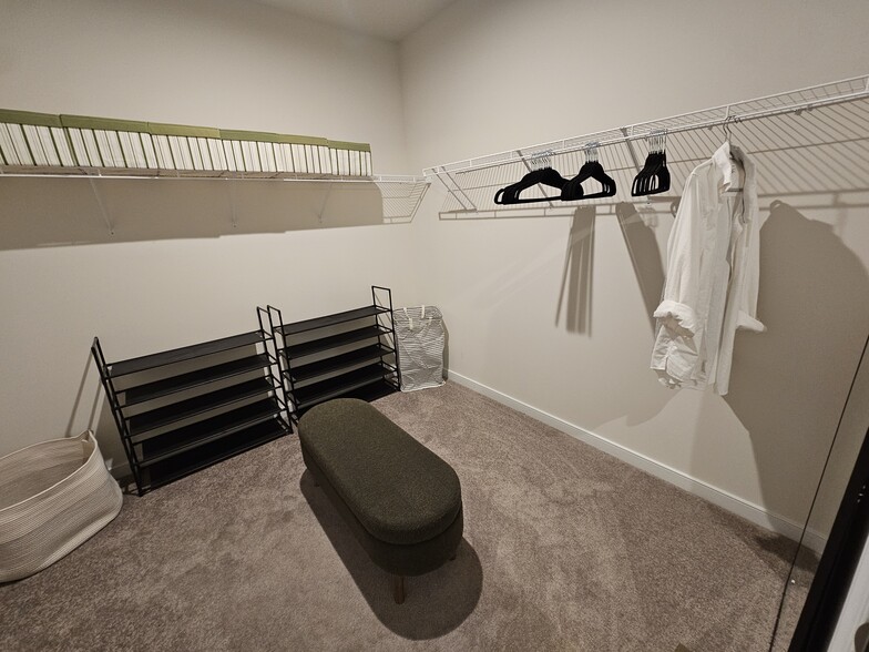 The walking closet - 7201 Hancock Chase Ct