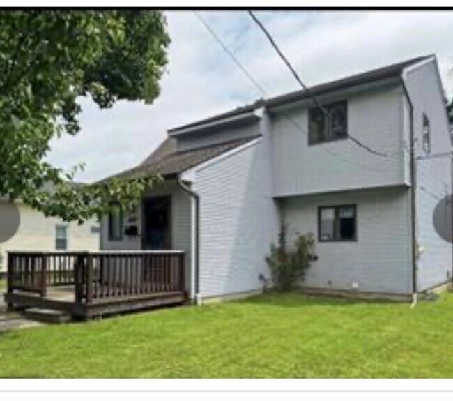 Building Photo - 364 Oak St