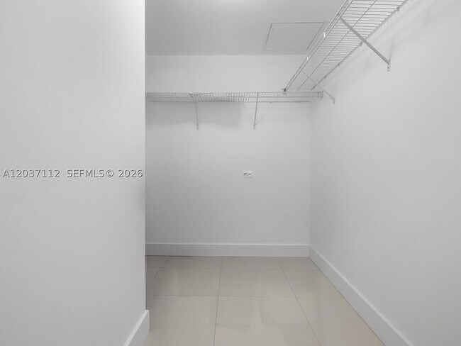 Building Photo - 950 Brickell Bay Dr