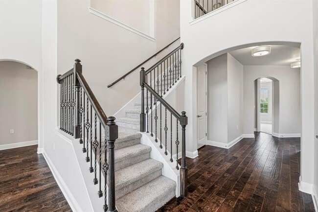 Building Photo - 505 Fair Oaks Dr