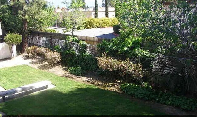 Building Photo - Sparkling Upgrades & Convenient Pleasant H...