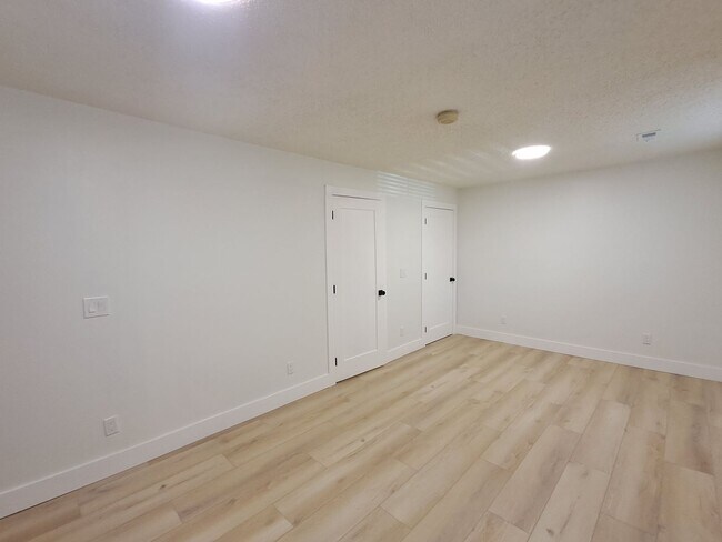 Building Photo - $3,200 -5 Bed / 3 Bath- Home with Fully Fe...