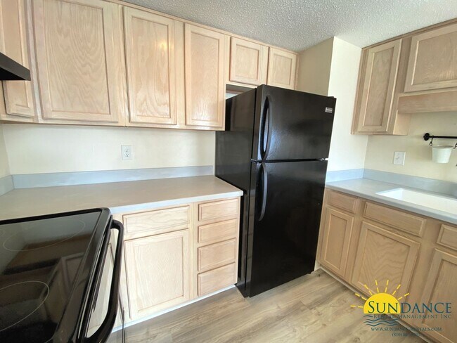 Building Photo - Beautiful 2 Bedroom Unit at Finisterra!