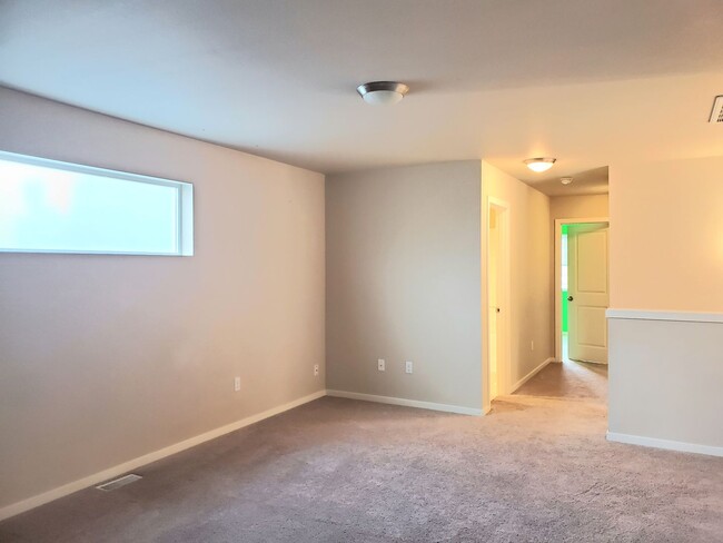 Building Photo - Home for Rent in Puyallup