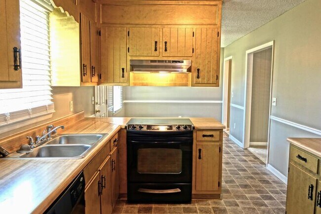 Building Photo - 2217 Villaret Dr SW