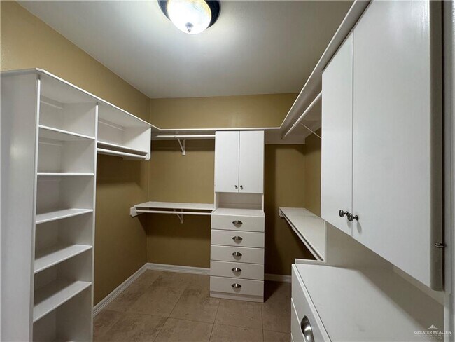Building Photo - 23 Leanna Denae Ave