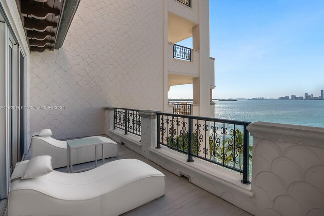 Building Photo - 5365 Fisher Island Dr