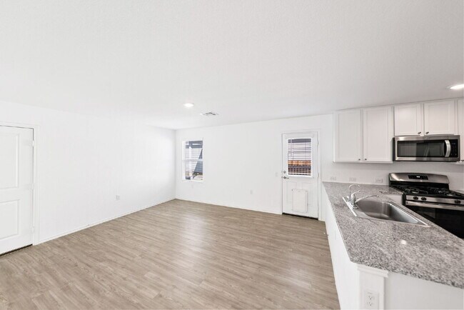 Building Photo - 4546 Glades Wy
