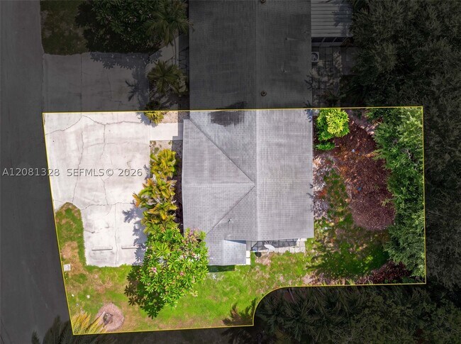 Building Photo - 4750 SW 66th Terrace