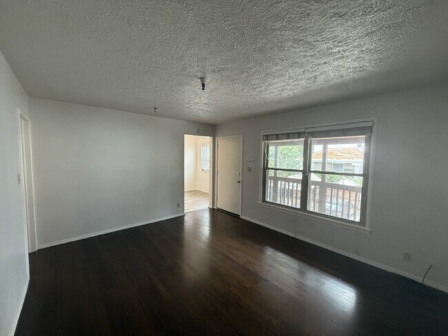 Building Photo - Cute 1 Bedroom 1 Bath in Midtown!