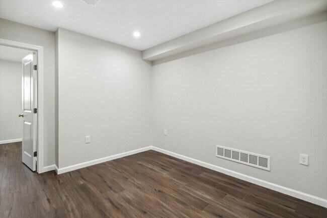 Building Photo - 2025 N 16th St