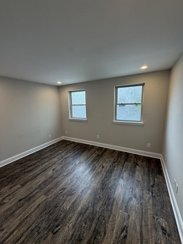 Building Photo - 2733 Latona St