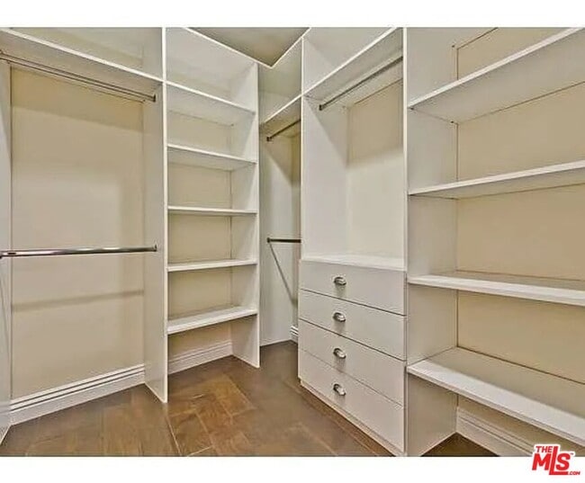 Building Photo - 580 N Kenter Ave