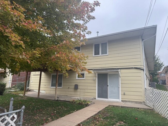 Building Photo - 5001/5005 Meredeth St