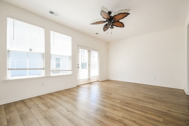 Building Photo - 438 Trotters Ln