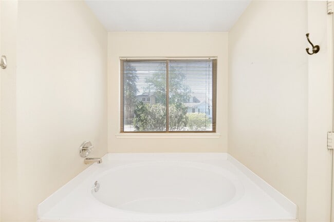Building Photo - 18903 Atasca Oaks Dr
