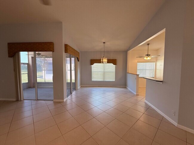 Building Photo - 633 NW Whitfield Way