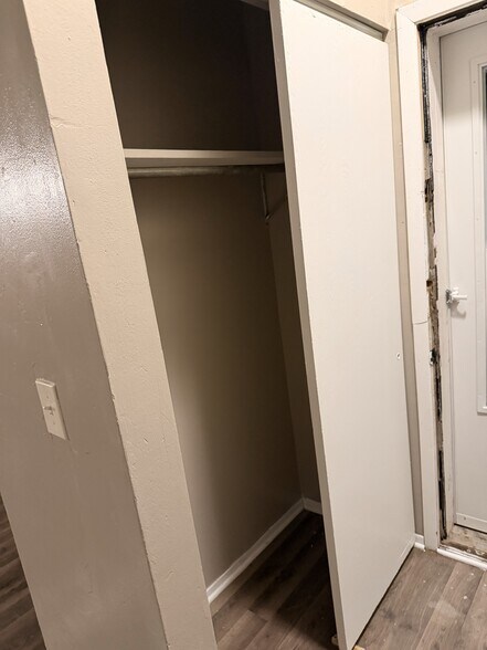 Building Photo - 7918 N Granville Rd