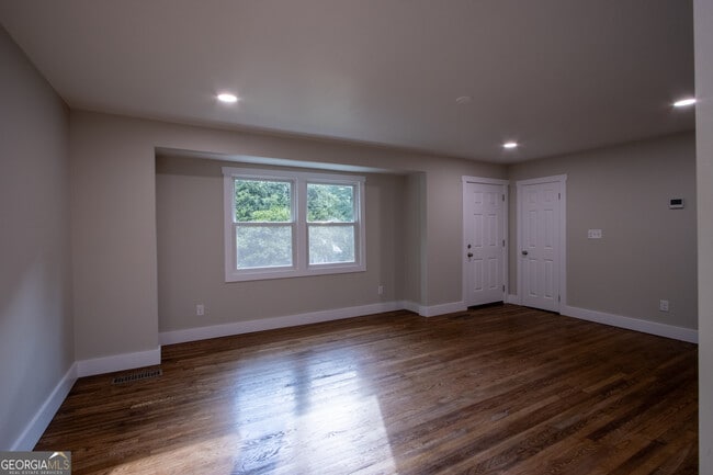 Building Photo - 165 Habersham Dr