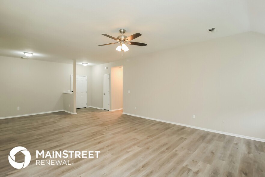 Building Photo - 6104 SE 84th St