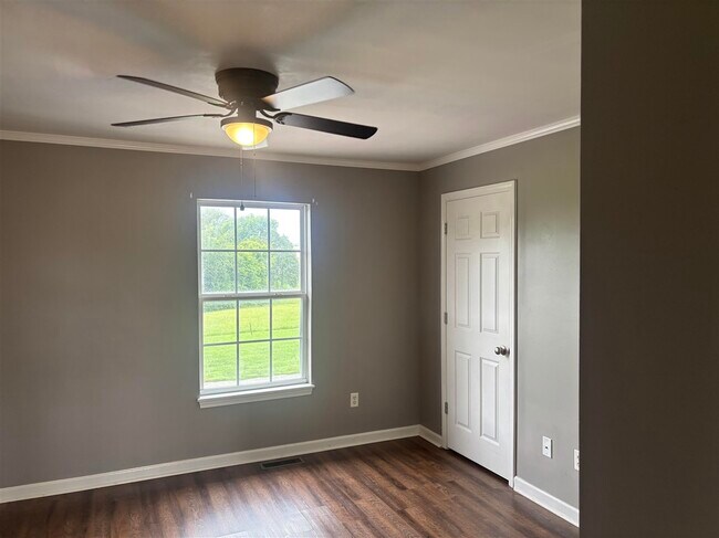 Building Photo - 180 Coachman Ct